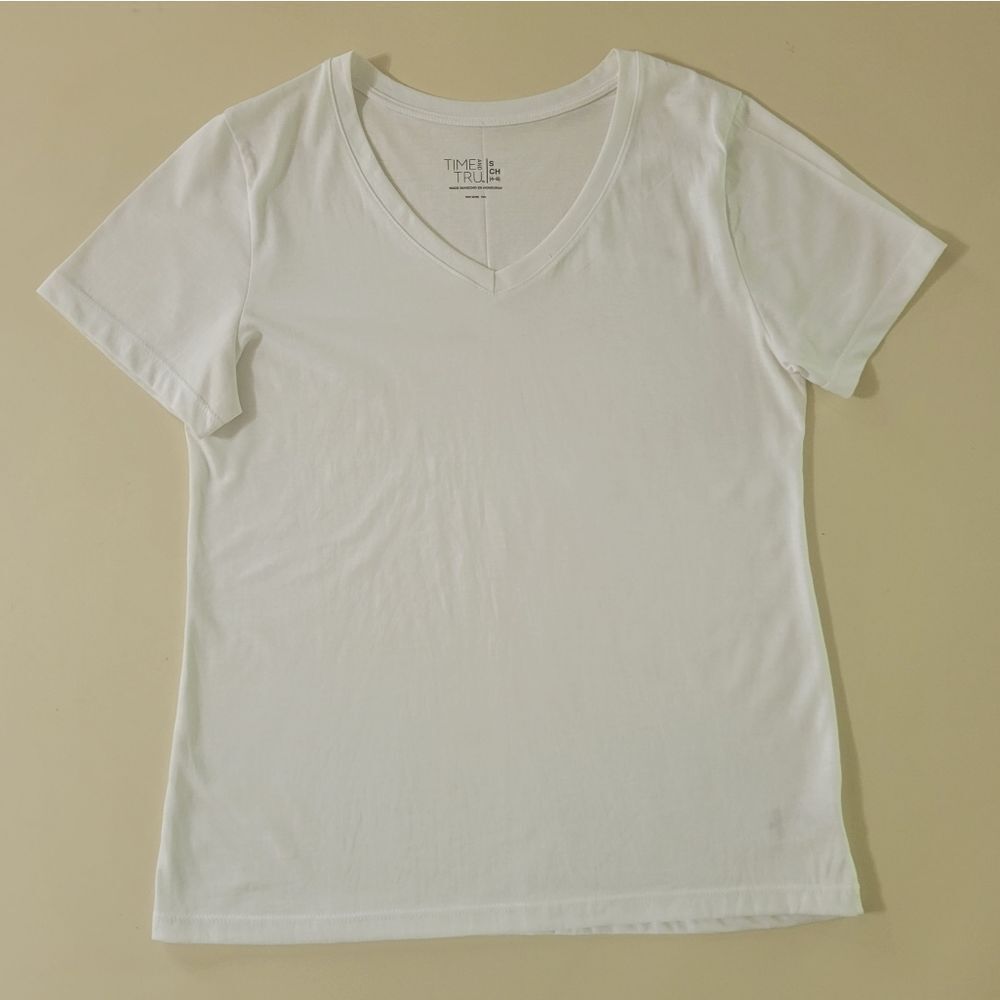 Time and Tru Women's Essential Short Sleeve V-Neck T-Shirt - Picture 4 of 12